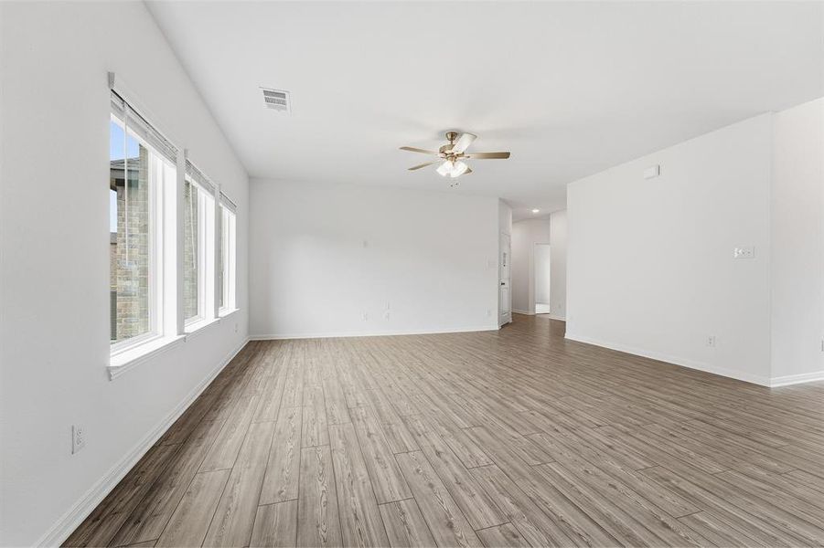 Spacious, unfurnished interior of a new home in Saddlebrook Estates, Waxahachie (Image 13).