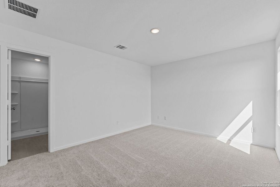 Spacious, unfurnished interior of a new home in , New Braunfels (Image 21).