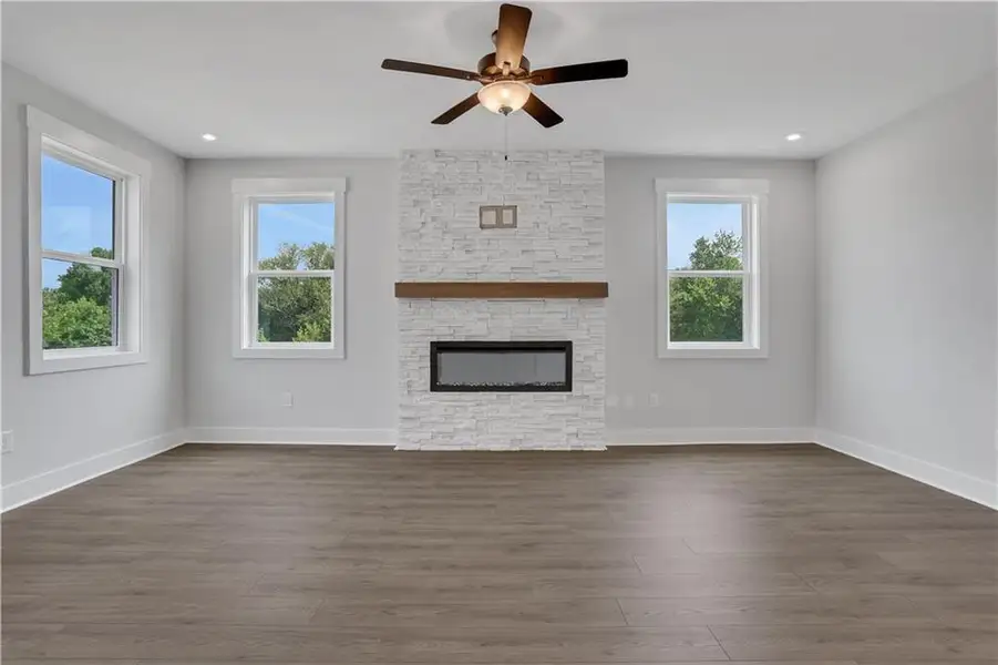 Spacious, unfurnished interior of a new home in Hopewell Reserve, Cumming (Image 16).