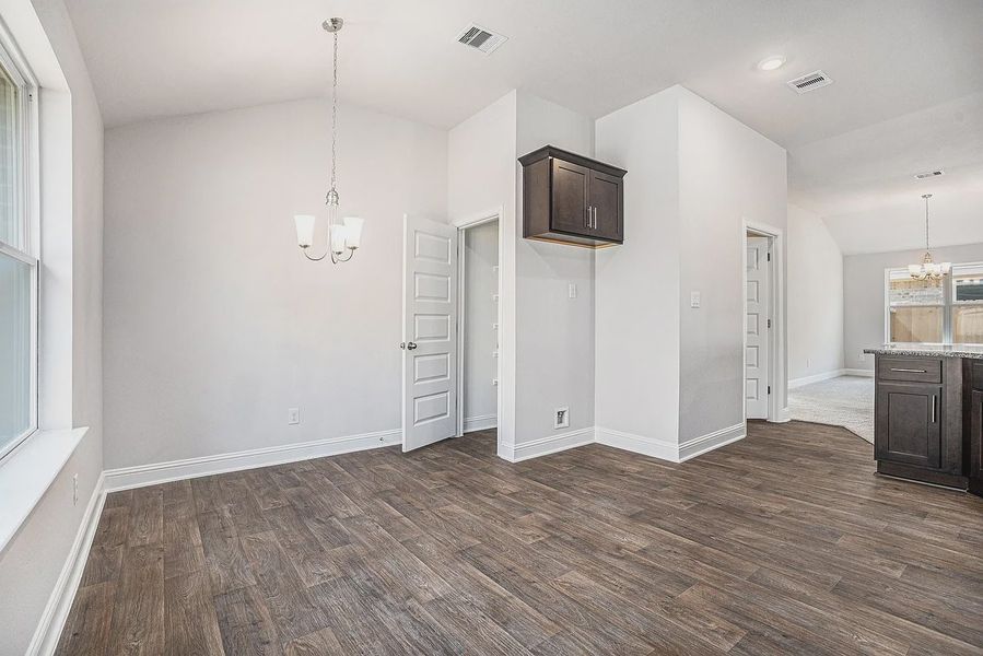 Spacious, unfurnished interior of a new home in Kiber Reserve, Angleton (Image 12).