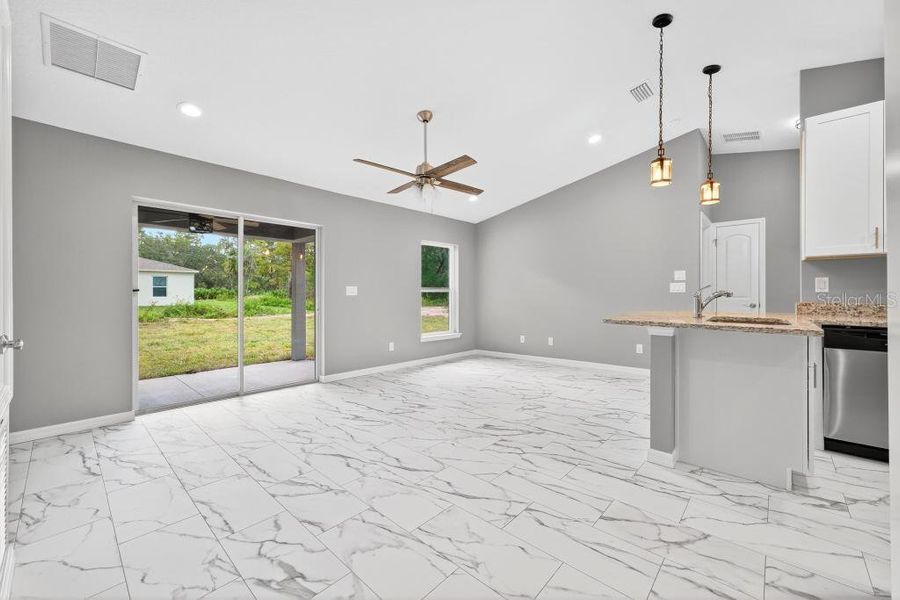 Spacious, unfurnished interior of a new home in , Ocklawaha (Image 27).