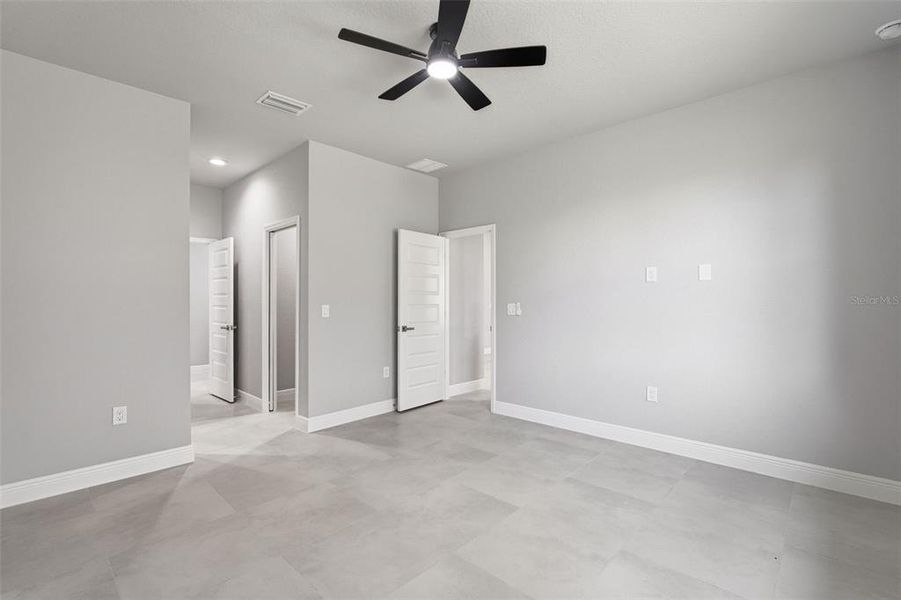 Spacious, unfurnished interior of a new home in , North Port (Image 30).