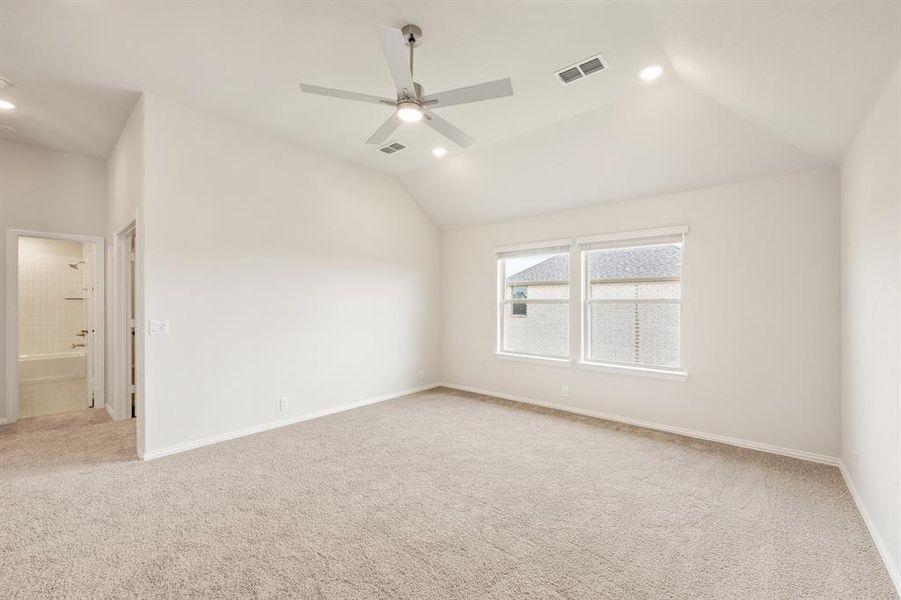 Spacious, unfurnished interior of a new home in Hayes Crossing, Midlothian (Image 31).