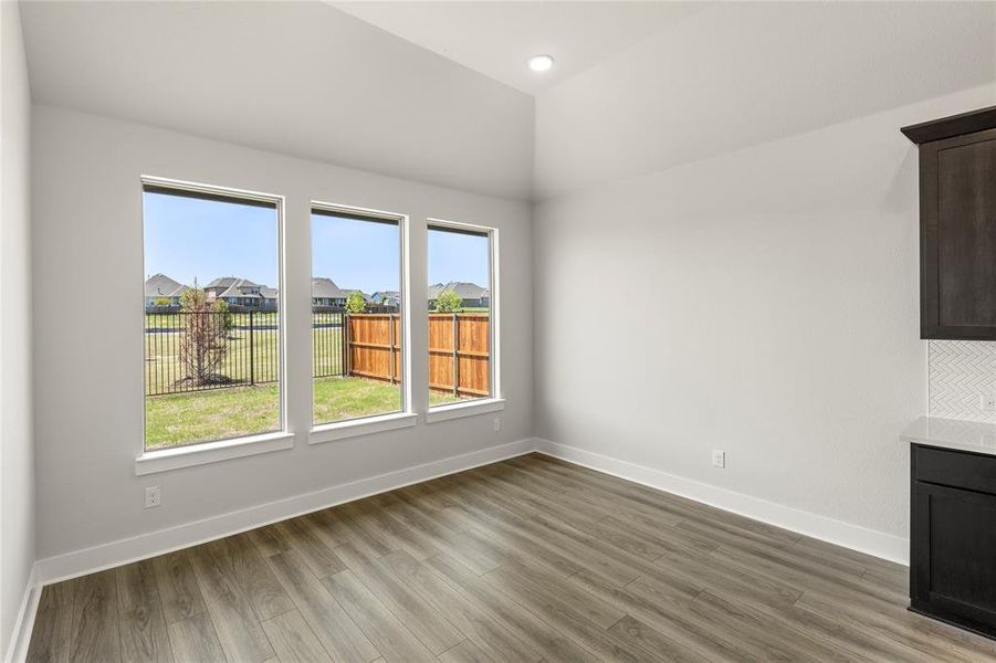 Spacious, unfurnished interior of a new home in Somerset Park, Rockwall (Image 29).
