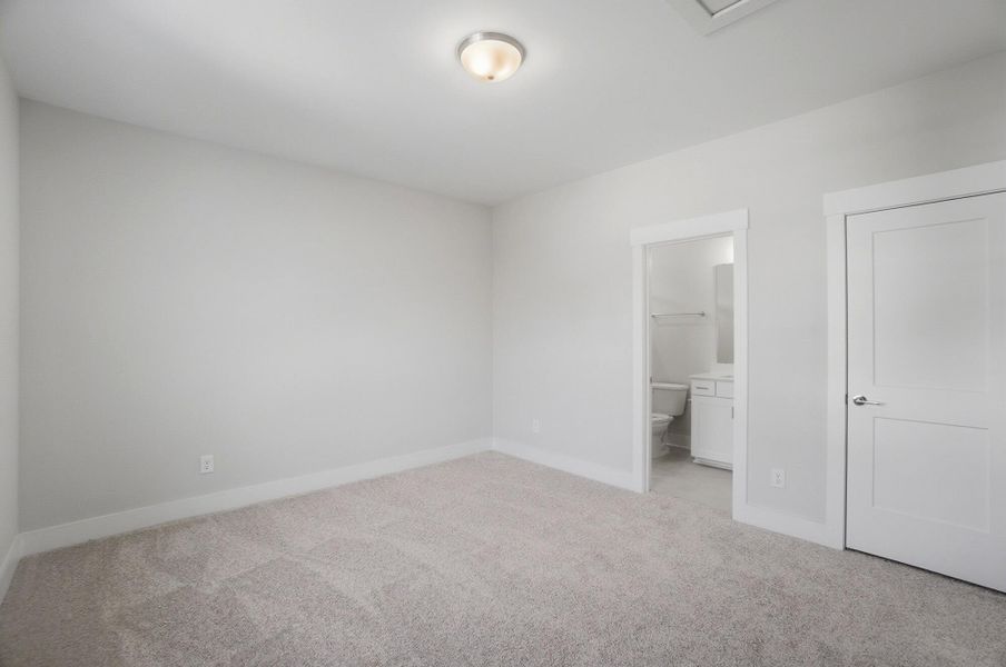 Spacious, unfurnished interior of a new home in Rone Creek, Waxhaw (Image 82).