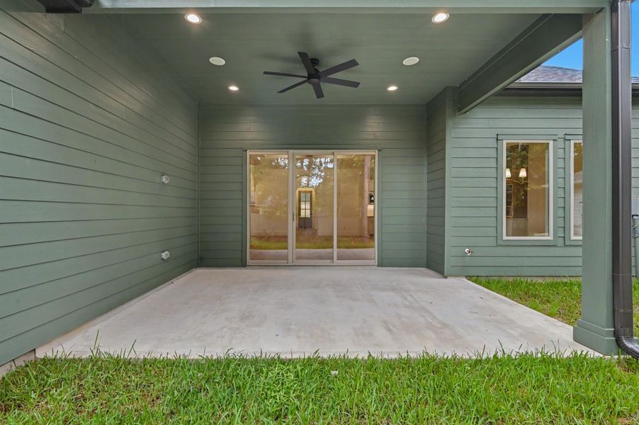 Exterior details and patio area of a home in , Willis (Image 4).
