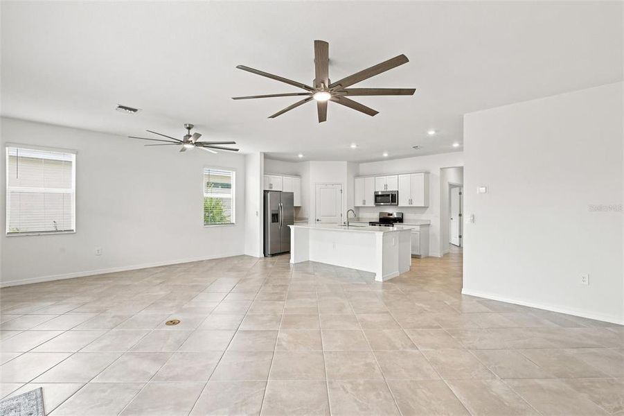 Spacious, unfurnished interior of a new home in , Venice (Image 43).