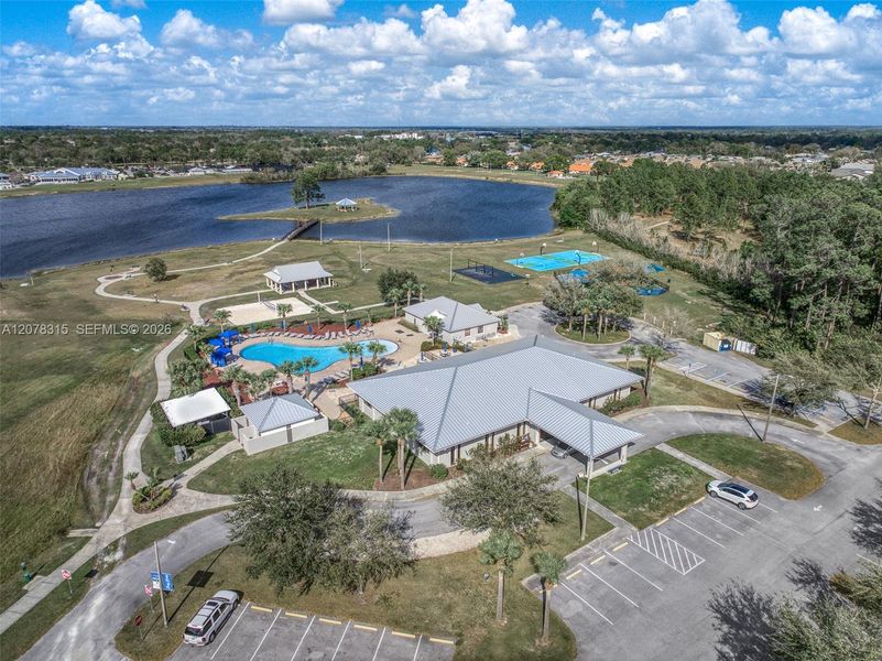 Community amenities in , Sebring (Image 72).