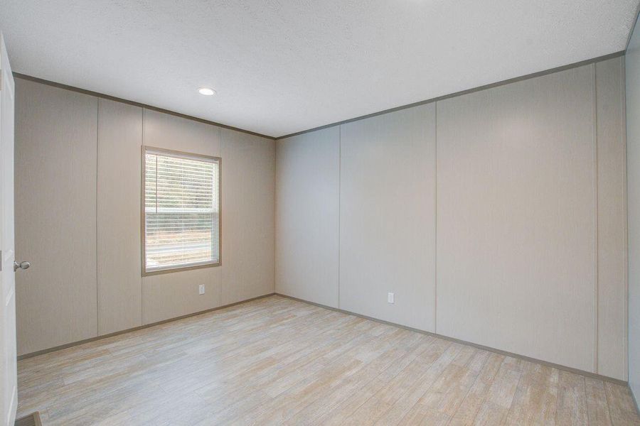 Spacious, unfurnished interior of a new home in , Walterboro (Image 25).