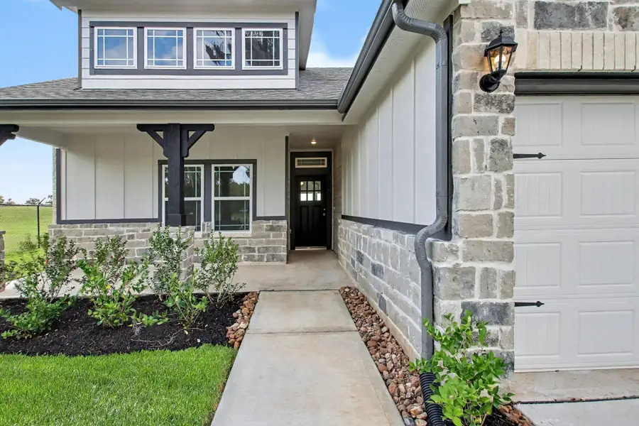 Exterior details and patio area of a home in Columbia Lakes, West Columbia (Image 20).
