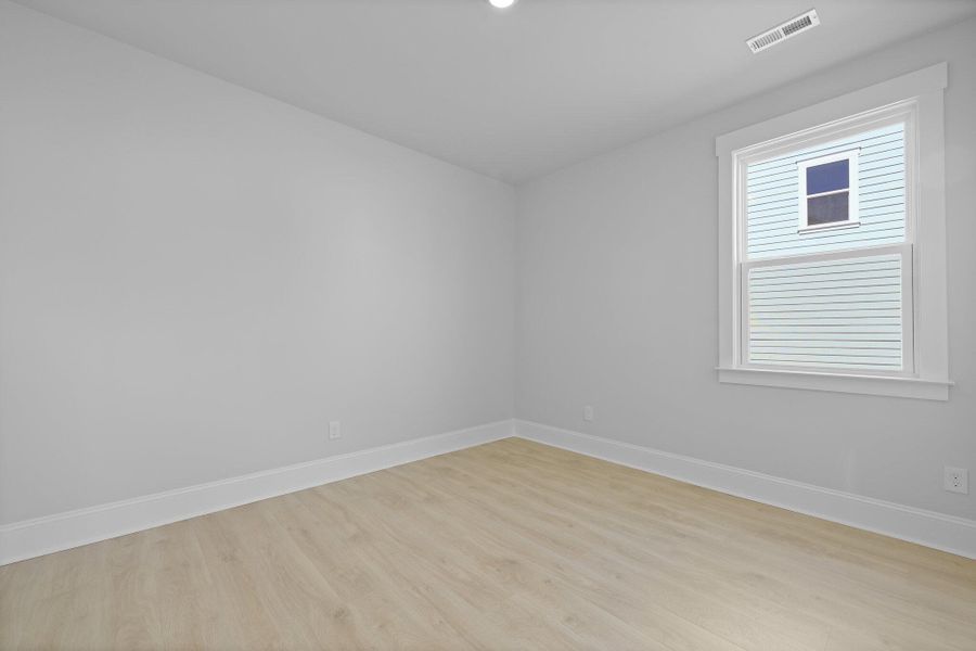 Spacious, unfurnished interior of a new home in Sheep Island, Summerville (Image 24).