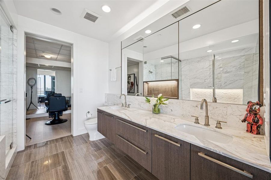 Furnished interior view inside a new home in , Dallas (Image 21). Furnished interior view inside a new home in , Dallas (Image 21).