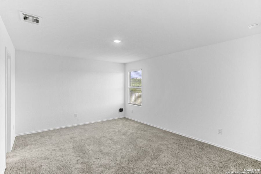 Spacious, unfurnished interior of a new home in , Bulverde (Image 17).