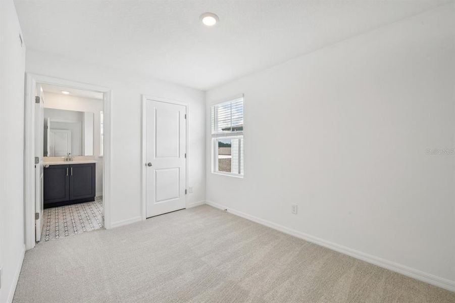 Spacious, unfurnished interior of a new home in , Winter Garden (Image 18).