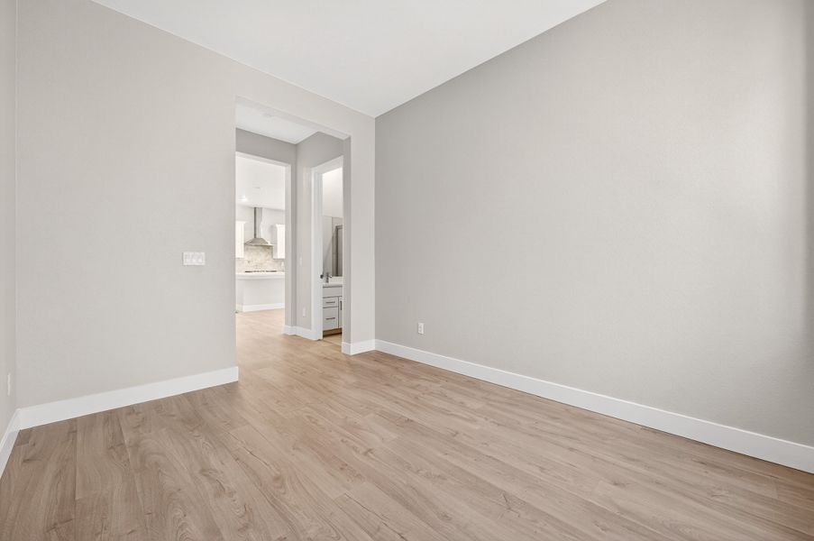 Spacious, unfurnished interior of a new home in Trailstone, Arvada (Image 23).