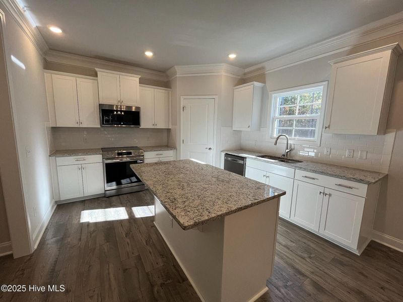 Furnished interior view inside a new home in Palmetto Creek, Bolivia (Image 6).