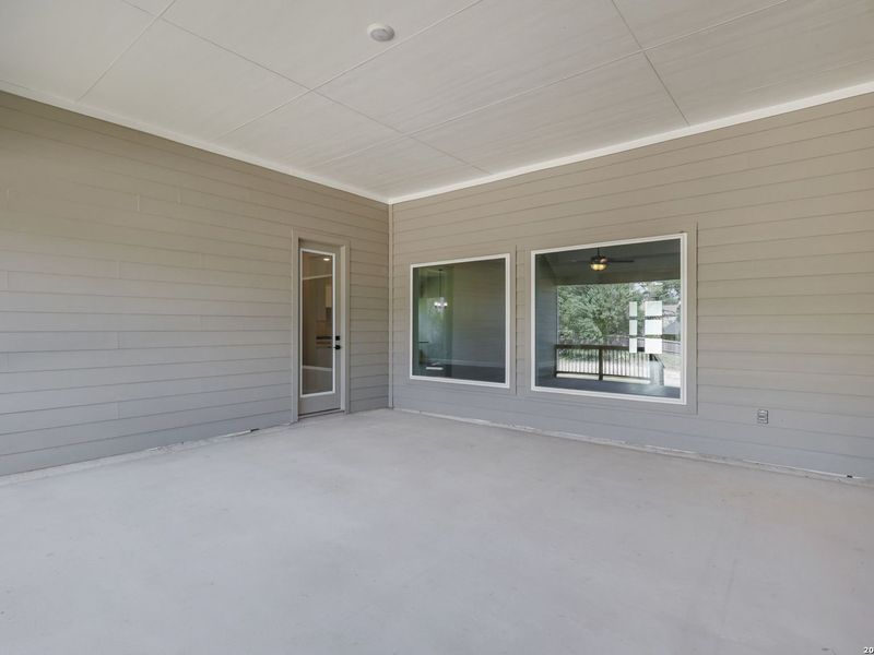 Exterior details and patio area of a home in Potranco Oaks, Castroville (Image 28).