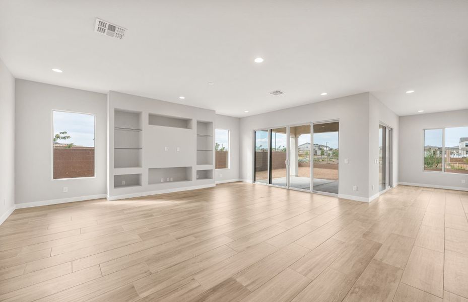 Spacious, unfurnished interior of a new home in Artisan at Asante, Surprise (Image 19).