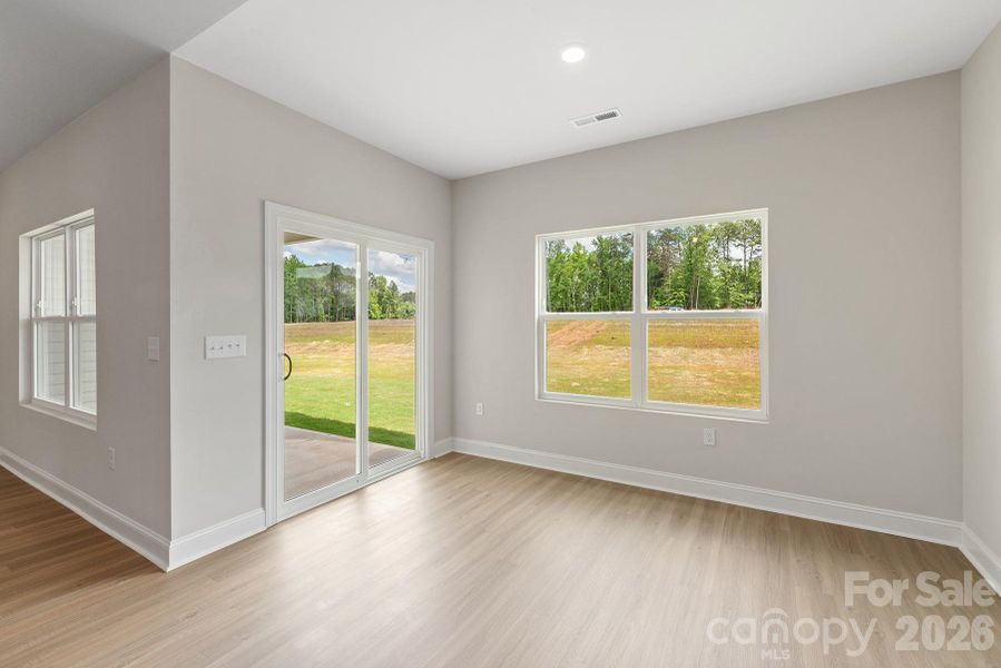 Spacious, unfurnished interior of a new home in Ascot Woods, Charlotte (Image 11).