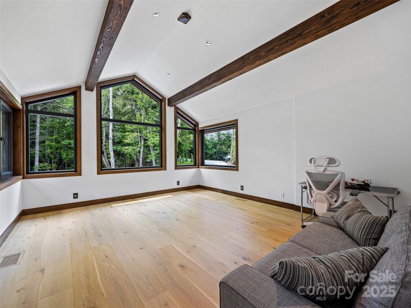 Image 34 of a home in .