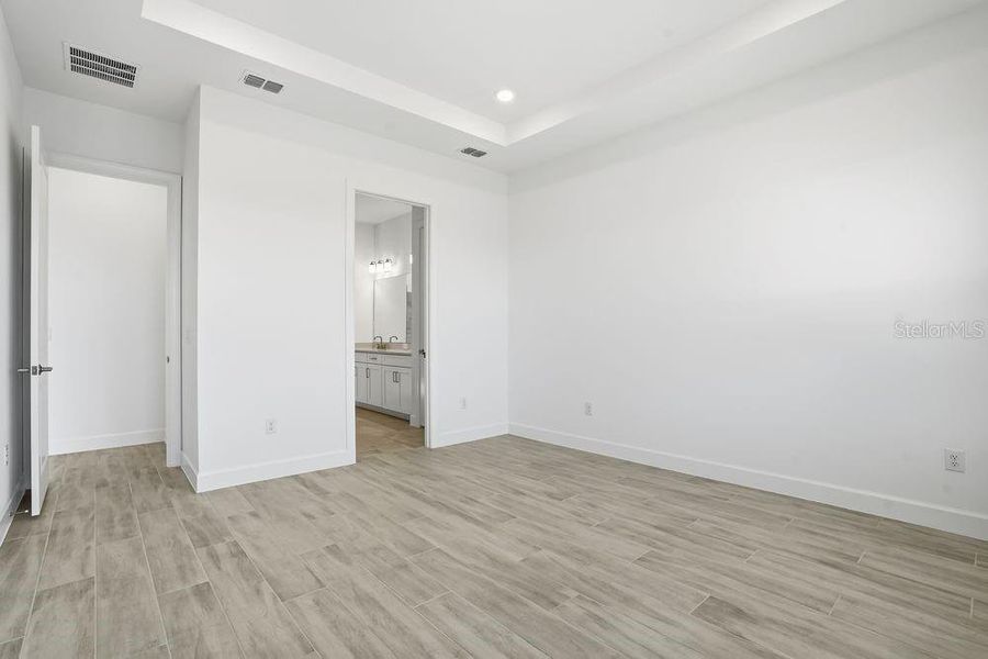 Spacious, unfurnished interior of a new home in Esplanade at Coasterra, Palmetto (Image 14).