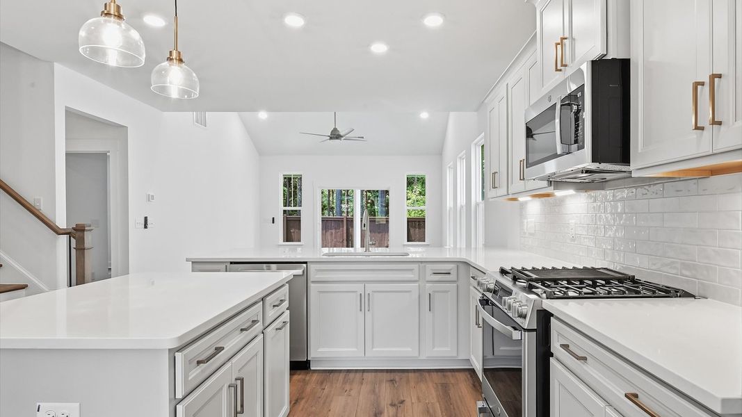 Elegant kitchen with modern finishes in this first-class home near Downtown Fountain Inn, SC Elegant kitchen with modern finishes in this first-class home near Downtown Fountain Inn, SC