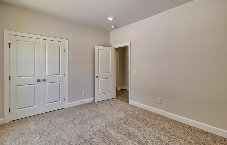 Spacious, unfurnished interior of a new home in Satchel Ford, Columbia (Image 18).