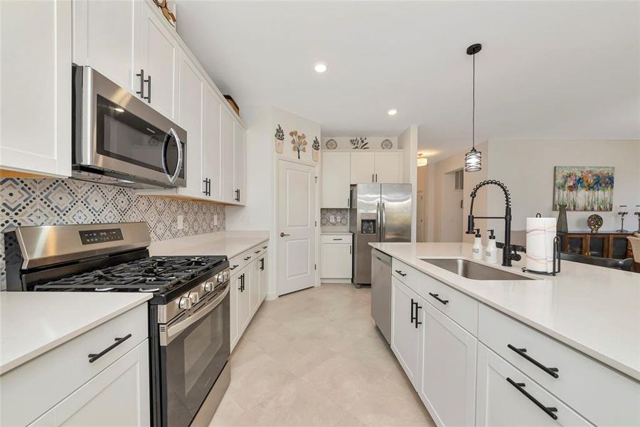 Furnished interior view inside a new home in Lorraine Lakes at Lakewood Ranch, Lakewood Ranch (Image 40).