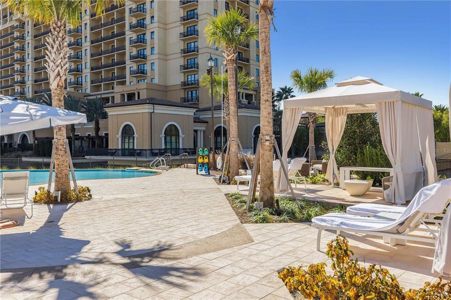 Condo located in Orlando, FL showcasing its design and architecture (Image 12).