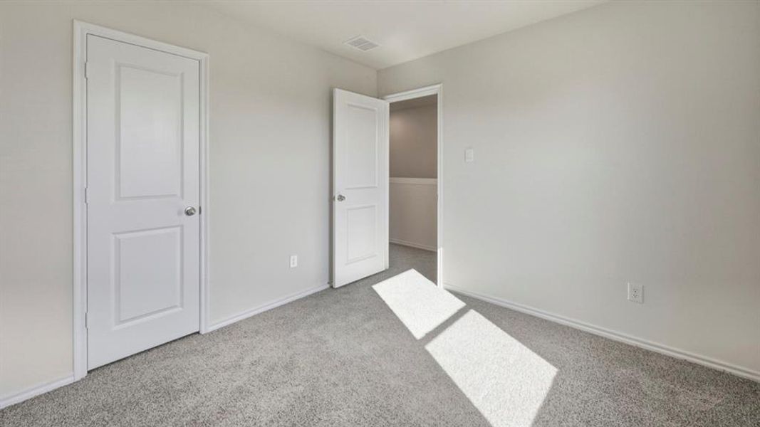 Spacious, unfurnished interior of a new home in Arbor Trails South, Princeton (Image 12).