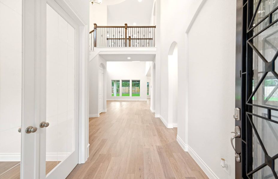 Spacious, unfurnished interior of a new home in Bridgeland 60′, Cypress (Image 18).
