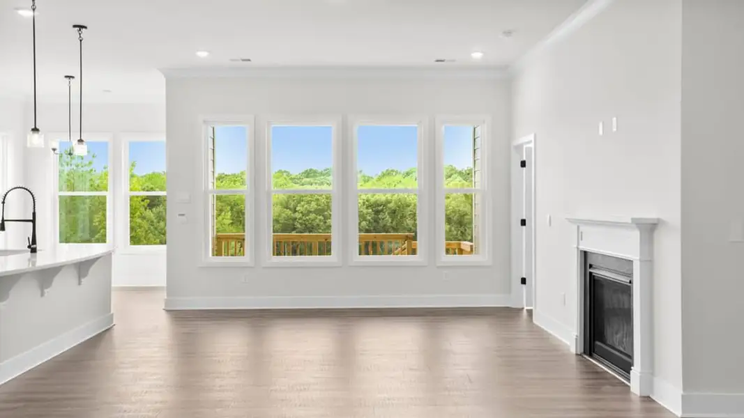 Spacious, unfurnished interior of a new home in Sunset Summits, Spartanburg (Image 26).