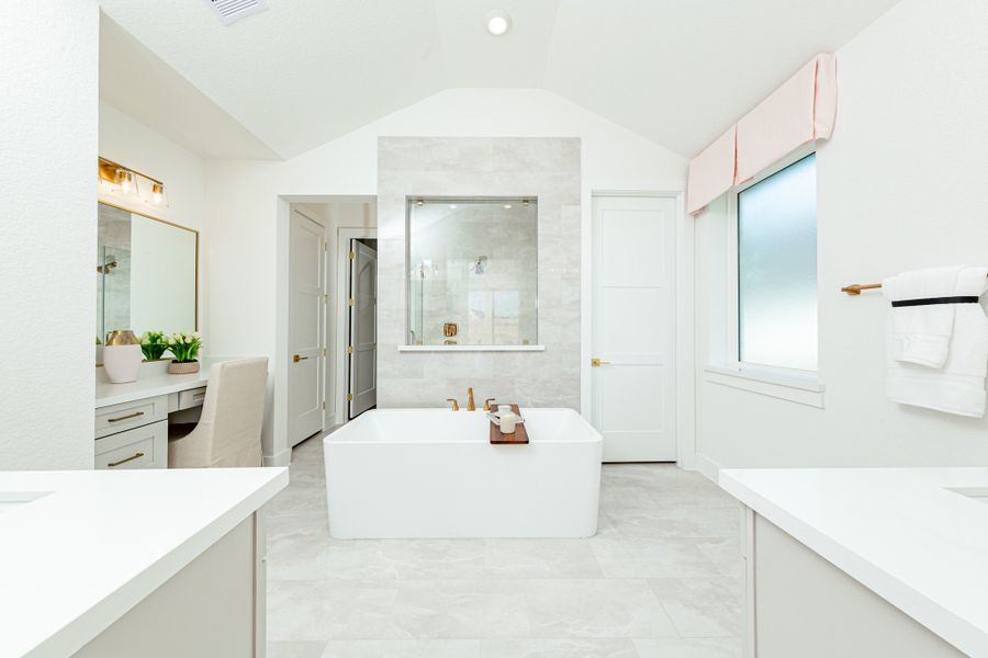 Furnished interior view inside a new home in Ellwood, Iowa Colony (Image 11).