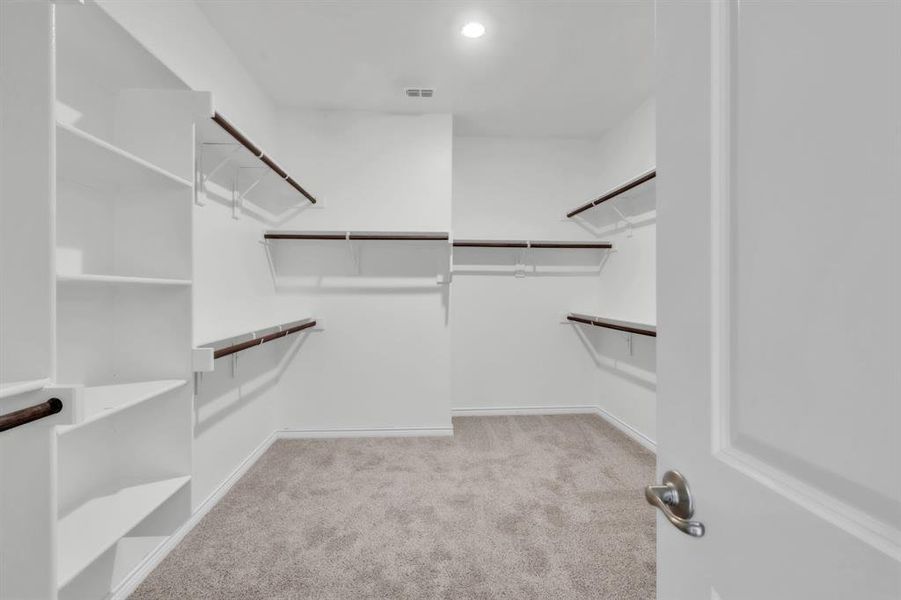 Spacious, unfurnished interior of a new home in The Landing at Hidden Lakes, McKinney (Image 19).