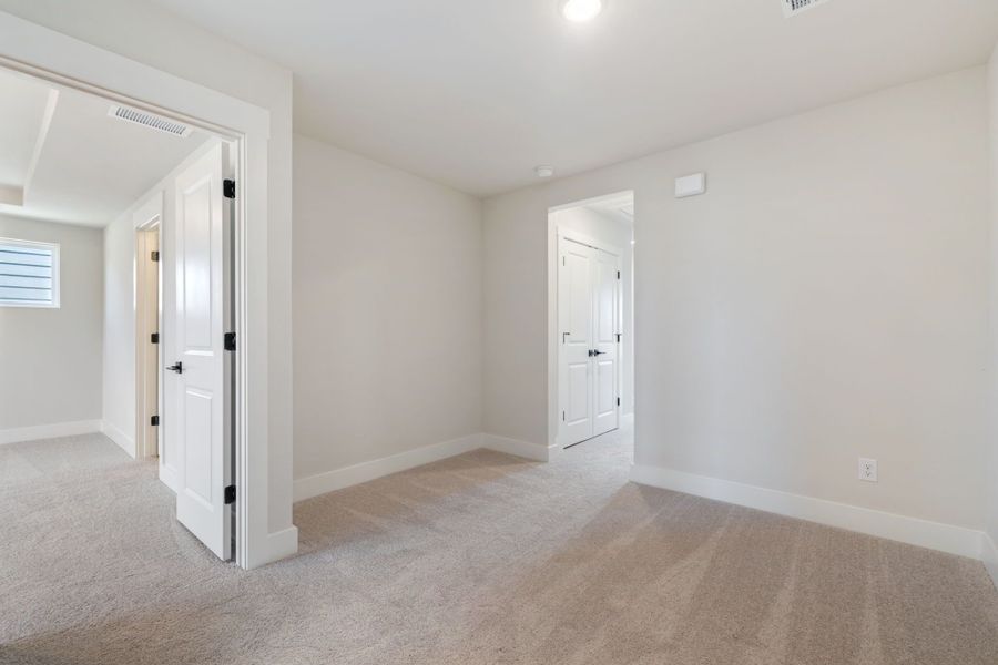 Spacious, unfurnished interior of a new home in Lake Park Villas, Wylie (Image 24).