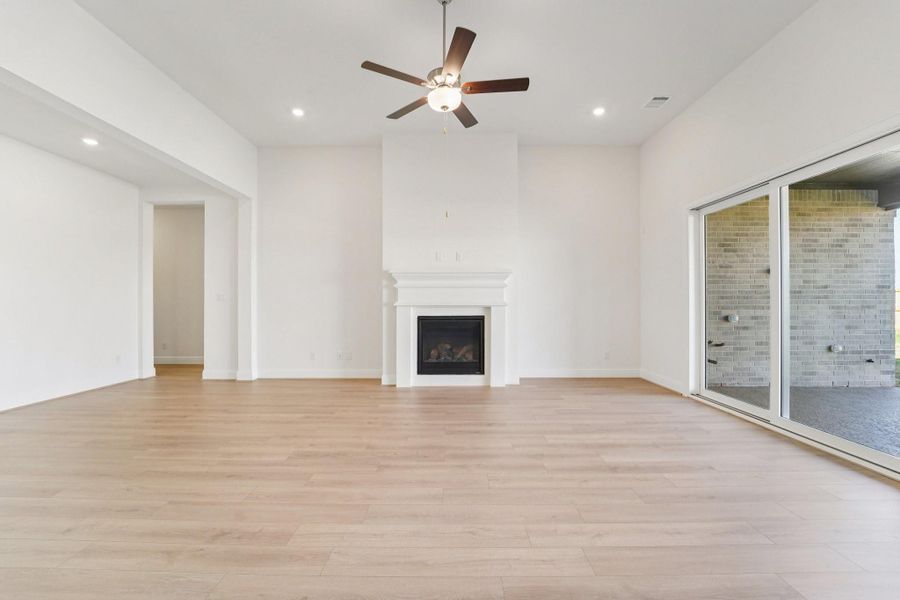 Spacious, unfurnished interior of a new home in Meridiana 70', Manvel (Image 32).