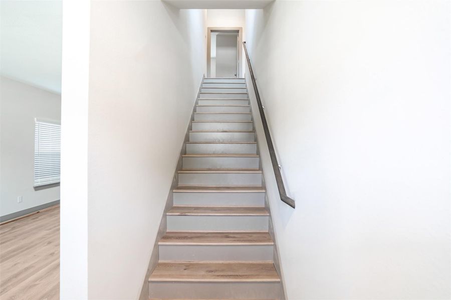 Image 6 of a home in Avenue Park. Image 6 of a home in Avenue Park.