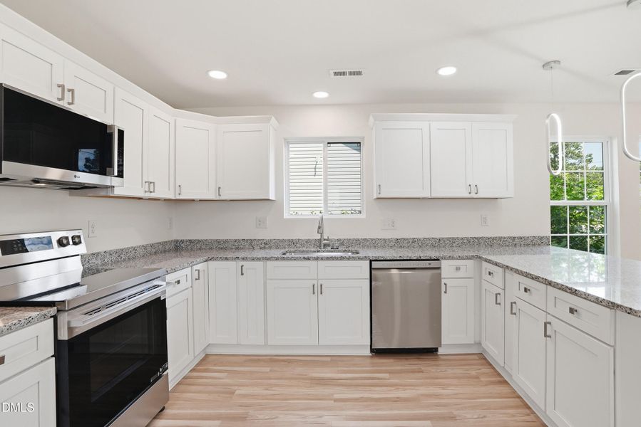 516 Singletary St SE-17