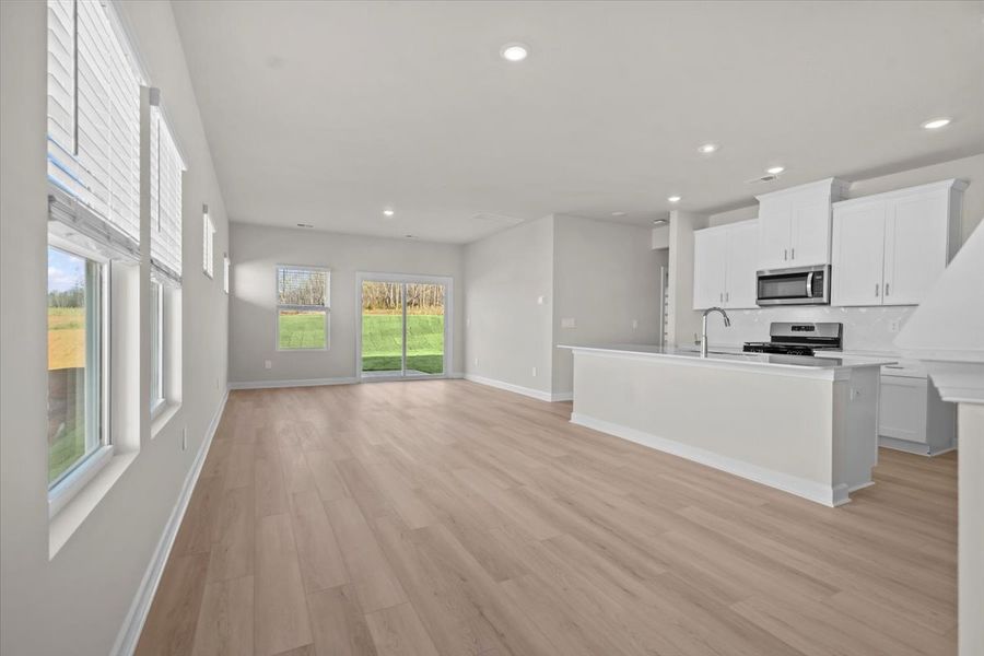 Spacious, unfurnished interior of a new home in Creek Ridge - Heritage Collection, Spartanburg (Image 13).