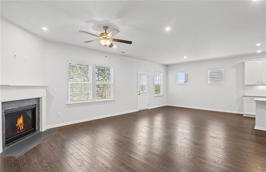 Spacious, unfurnished interior of a new home in Watermist at Mirror Lake, Villa Rica (Image 31).