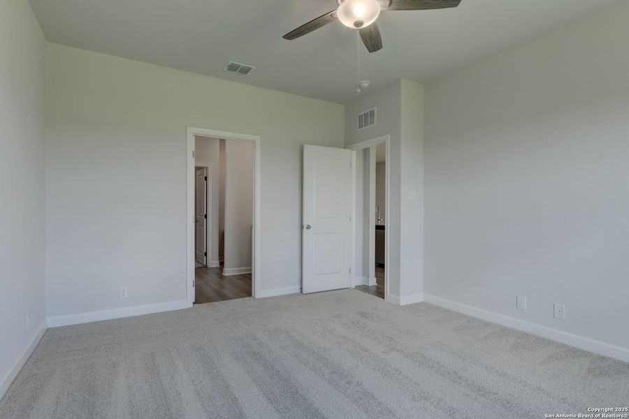 Spacious, unfurnished interior of a new home in Cordova Trails, Seguin (Image 22).