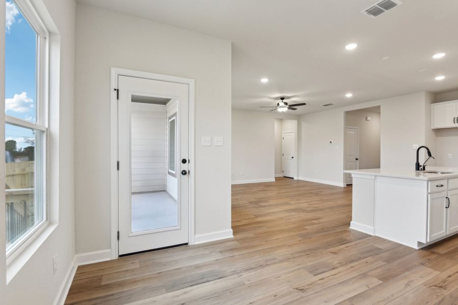 Representative unfurnished interior of a home built from the Makenzie by Ashton Woods in Hennersby Hollow, San Antonio (Image 19).