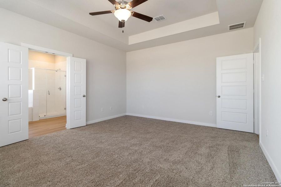 Spacious, unfurnished interior of a new home in Jordan's Ranch, San Antonio (Image 27).