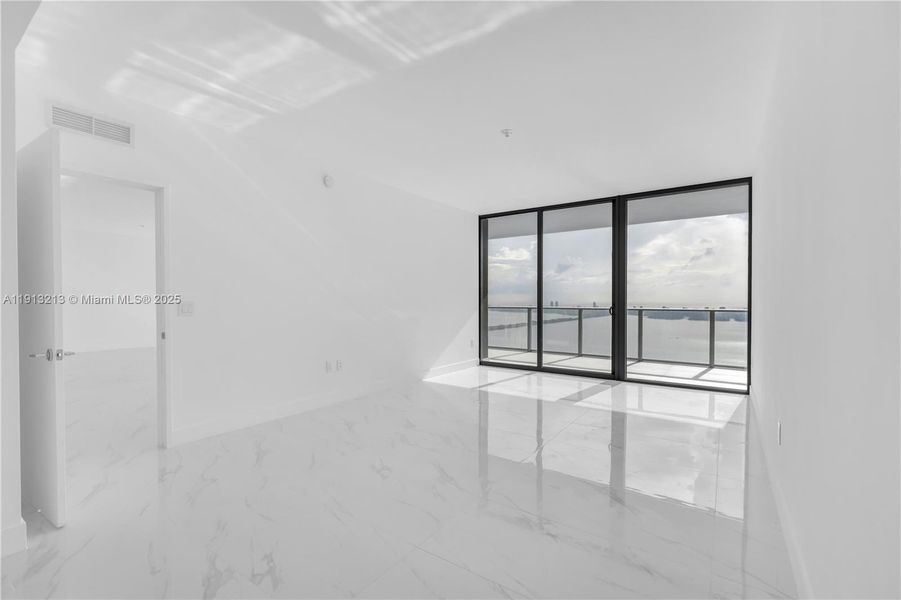 Spacious, unfurnished interior of a new home in , Miami (Image 20).