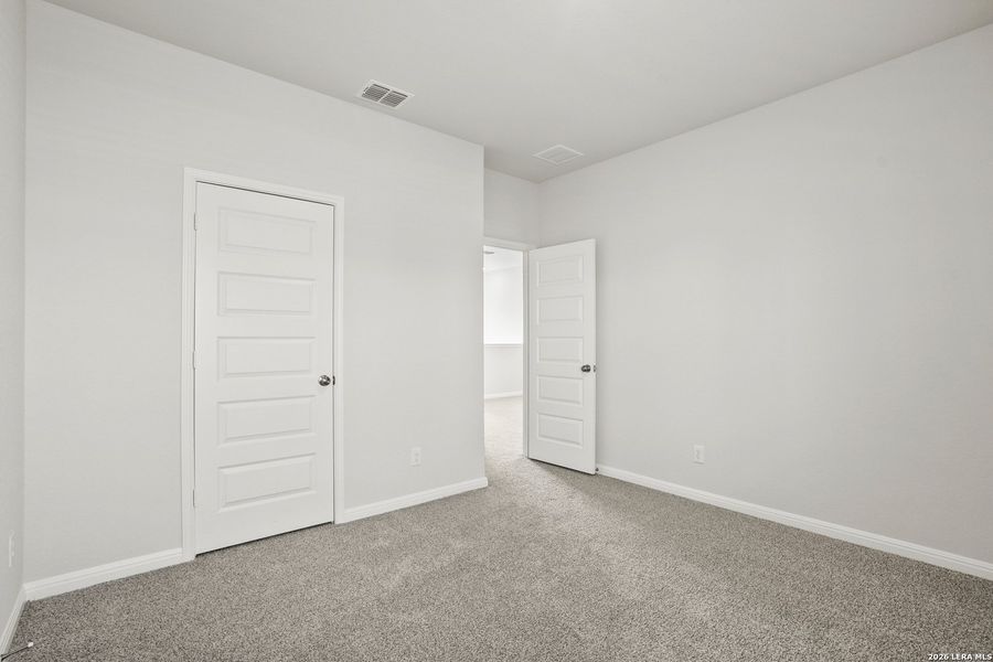 Spacious, unfurnished interior of a new home in Melissa Ranch, San Antonio (Image 24).