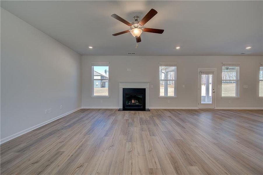 Spacious, unfurnished interior of a new home in Riverbend Overlook, Fayetteville (Image 16).