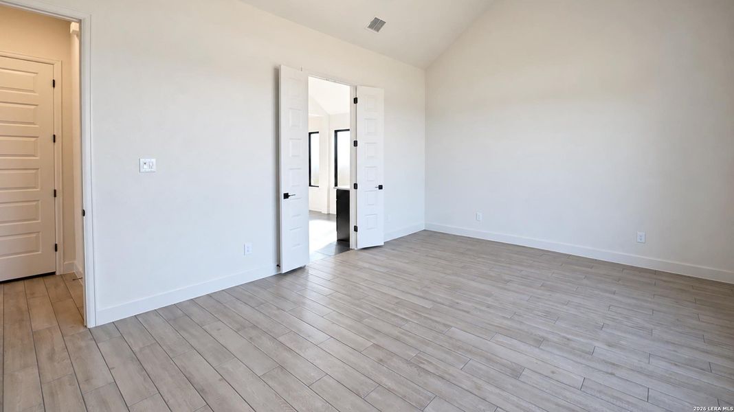 Spacious, unfurnished interior of a new home in Windborne, Schertz (Image 20).