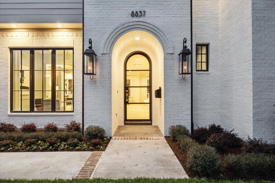 Exterior details and patio area of a home in , Houston (Image 24).