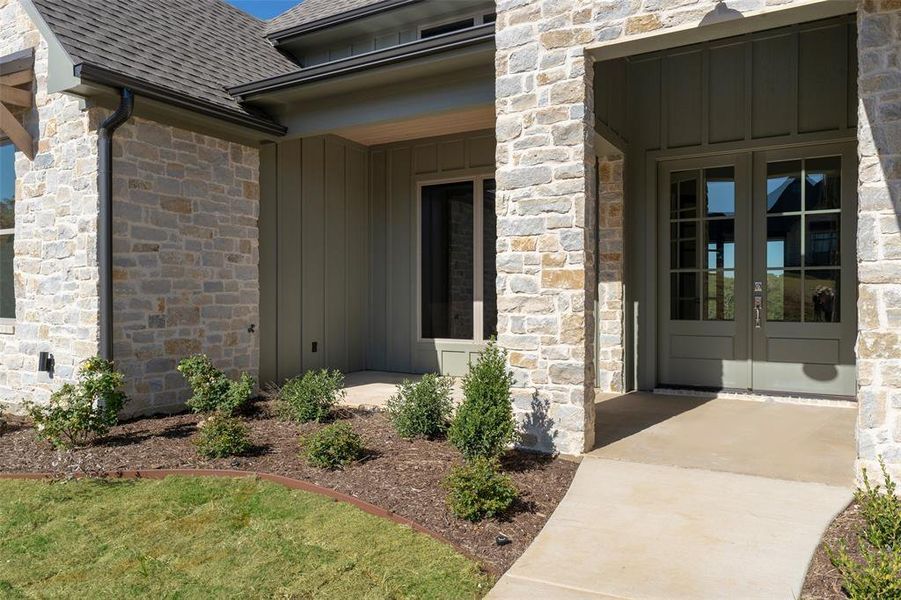Exterior details and patio area of a home in , Longview (Image 4).