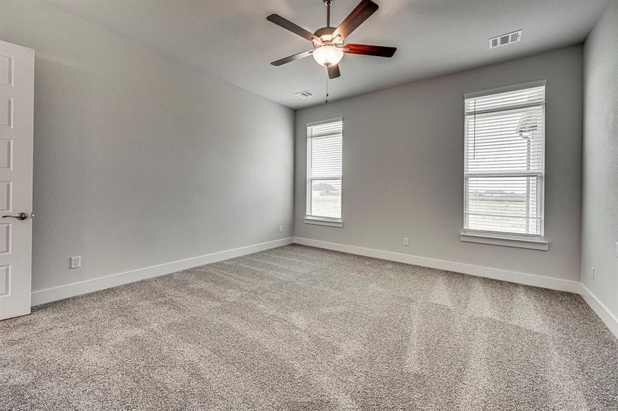 Spacious, unfurnished interior of a new home in Springside Estates II, Waxahachie (Image 17).